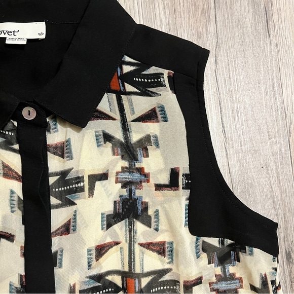 🔥SALE - any 4/$20. Covet Sheer Printed Blouse - Picture 3 of 8